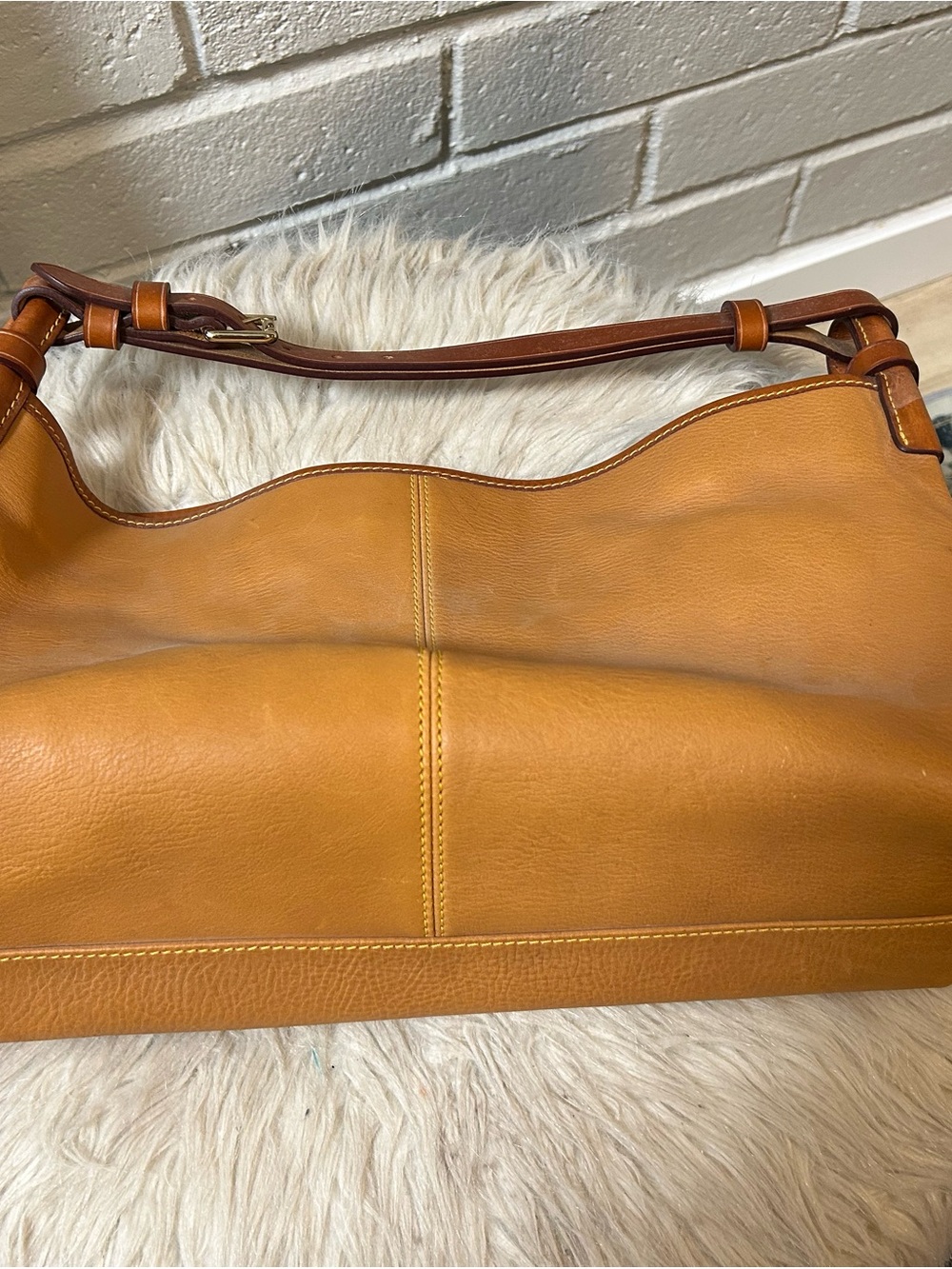 Classic Women's Leather Tote Bag in Cognac - Picture 5 of 6